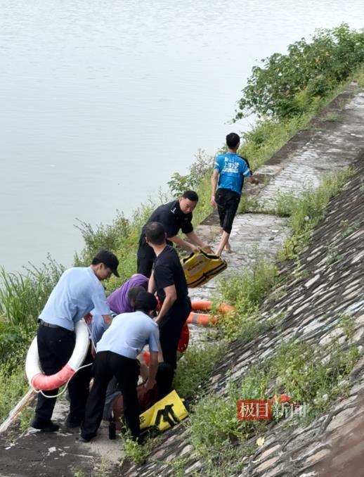 外卖员跳河救人获2万元重奖