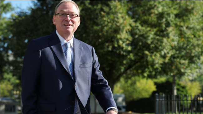 白宫官员：美政府或将大规模裁员