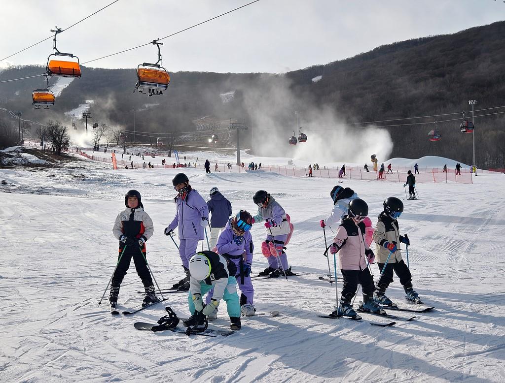 中国经济信心说丨“雪假”激活冰雪热,消费势能如何精准释放?