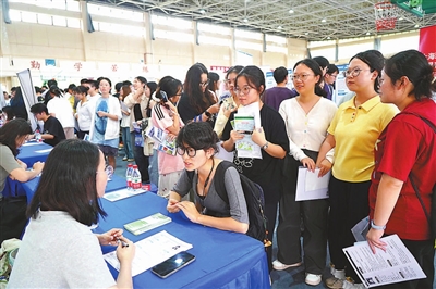 秋季招聘会进行实时