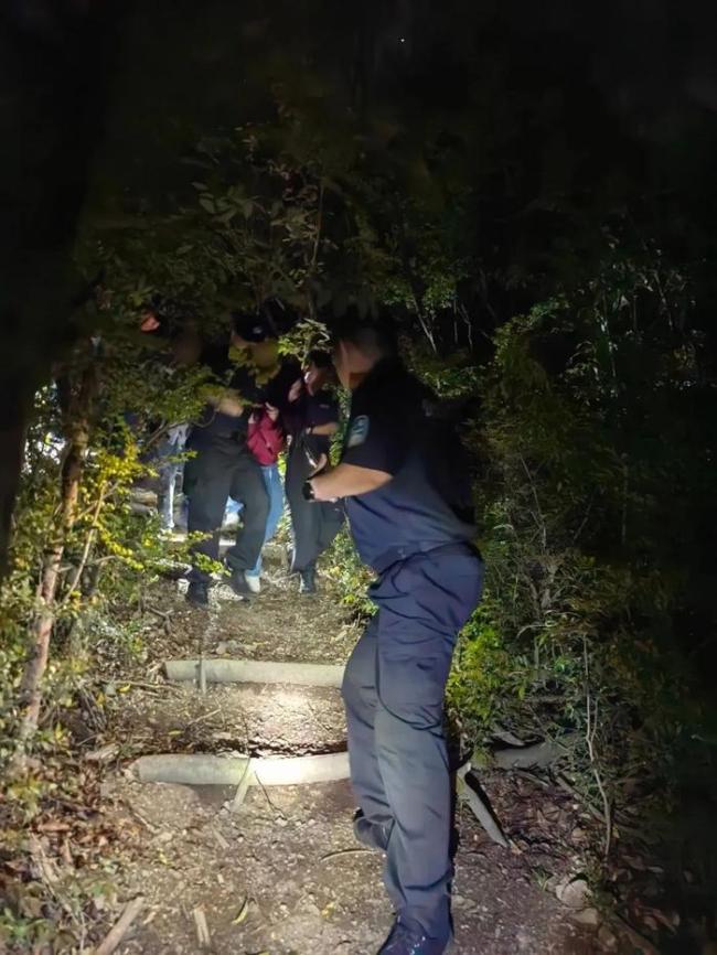 宁波近期山中被困警情频发 警方提醒注意安全