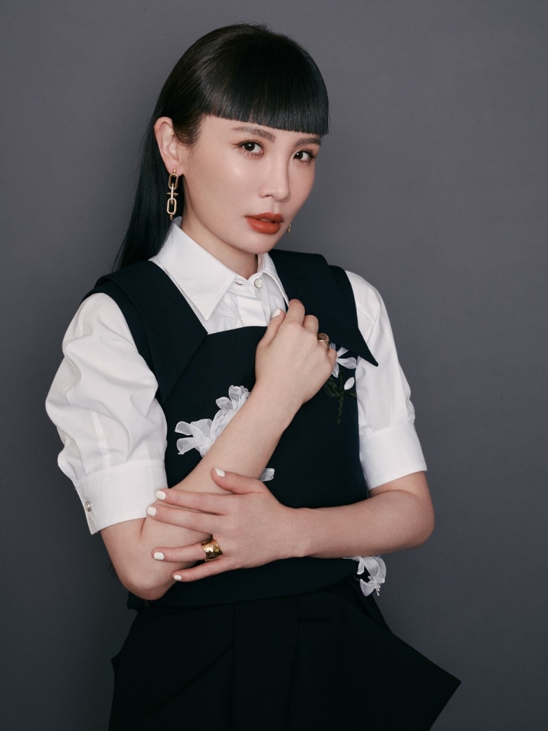 魏如萱是两届金曲歌后得主。