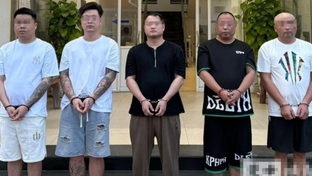 五名涉案中国男子被捕。
