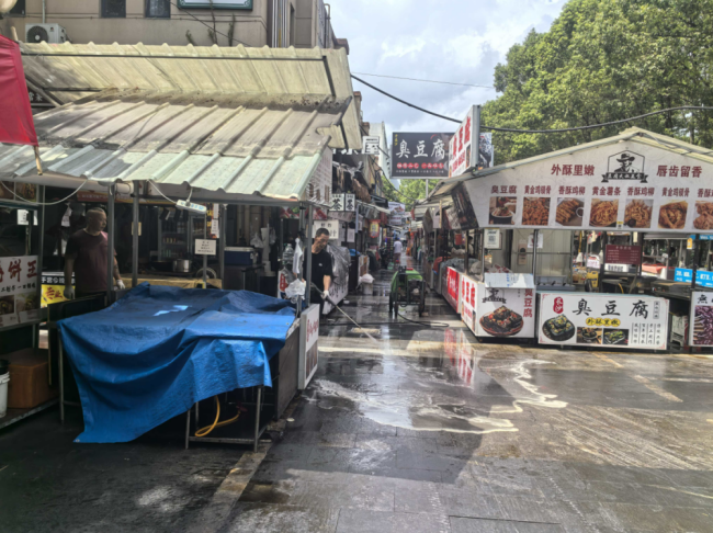 宁波学府苑夜市问题披露后管理方承诺24小时响应