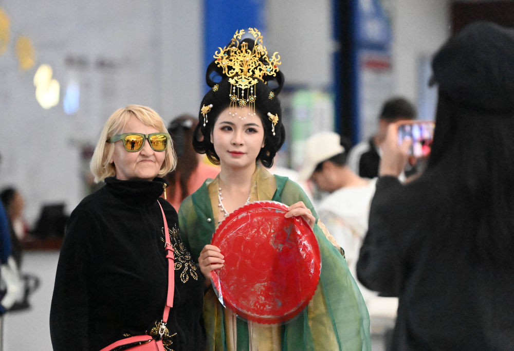 “真就像星辰大海一样”:外国人零距离感受中国超大规模市场能量 “真就像星辰大海一样”:外国人零距离感受中国超大规模市场能量