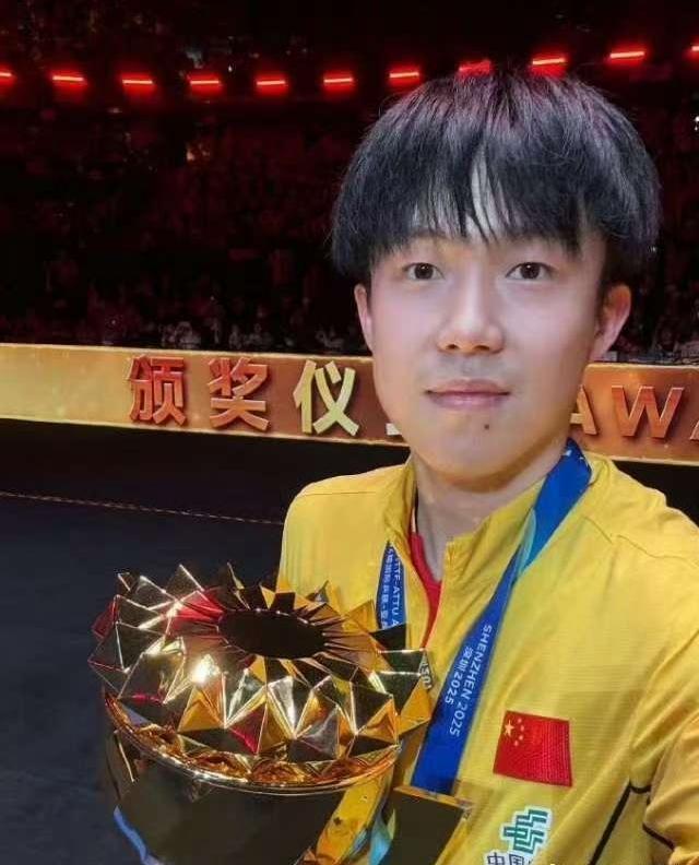 返回北京，王楚钦单手秀车技，曼昱打游戏，高远新造型，莎莎认真