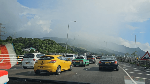 现场交通挤塞。网上图片