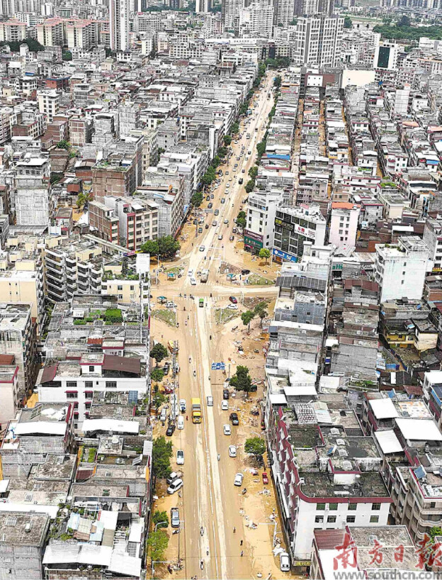 6月19日,肇庆怀集洪水终于退了。南方日报记者 吴明 摄