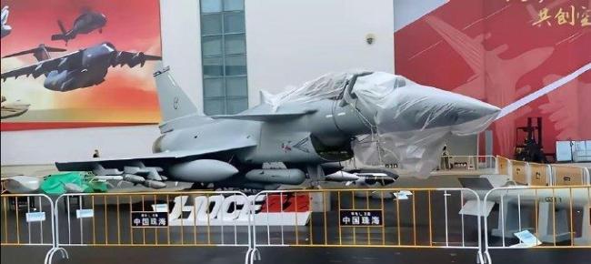 巴空军歼-10C“全玻璃化”座舱曝光