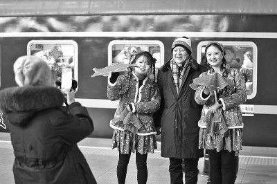 黑龙江开行今冬首趟东北民俗文化主题列车