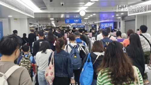 自恢复及扩展深圳“一签多行”起,内地访客入境人次日均约 10万 ,较新措施实施前11月份的日均人次上升20.8%。 自恢复及扩展深圳“一签多行”起,内地访客入境人次日均约 10万 ,较新措施实施前11月份的日均人次上升20.8%。