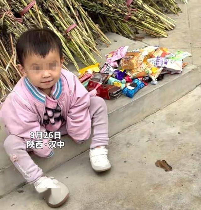 父亲回应女儿被军训大学生投喂零食