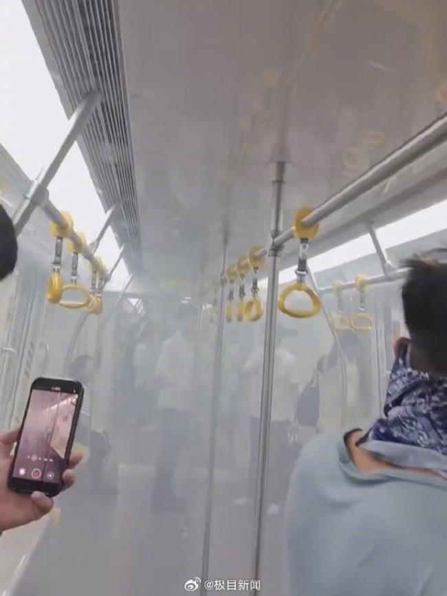 杭州地铁空调故障引发烟雾