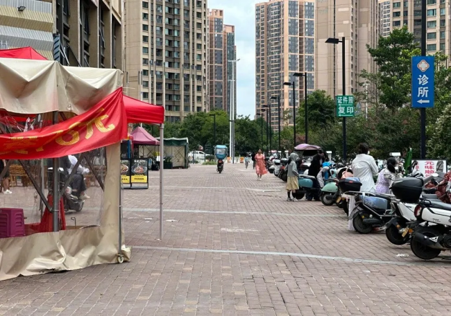河南醉汉持椅殴打8岁男童?假的
