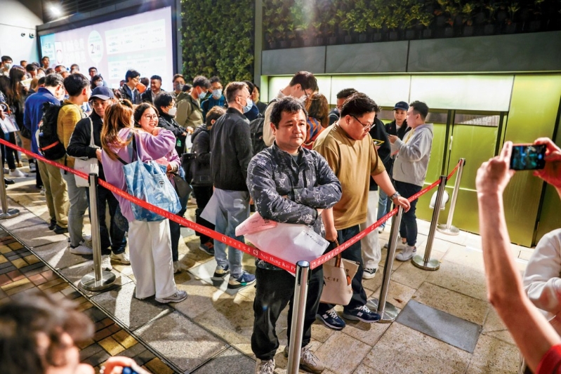 新地天水围YOHO WEST PARKSIDE为本月销售最佳的新盘，共沽逾500伙。