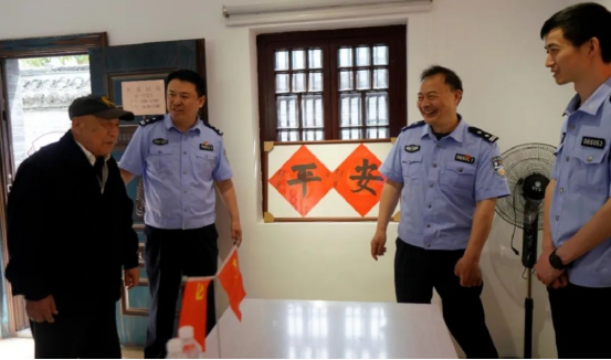 江苏如皋18位退休民警“归队”