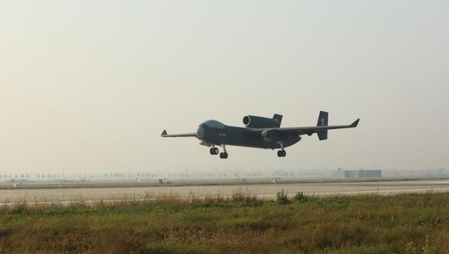 中国“空中航母”首飞成功