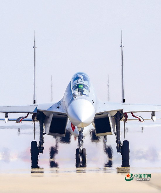 云端出击——空军航空兵某旅训练影像 495a189c348b0bd68414855f3f794c2e.jpg
