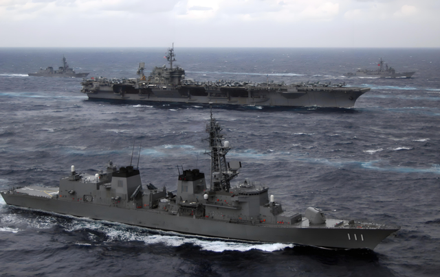 特朗普也有“怕”的时候？下令撤走航母后，1句话让日韩慌了神