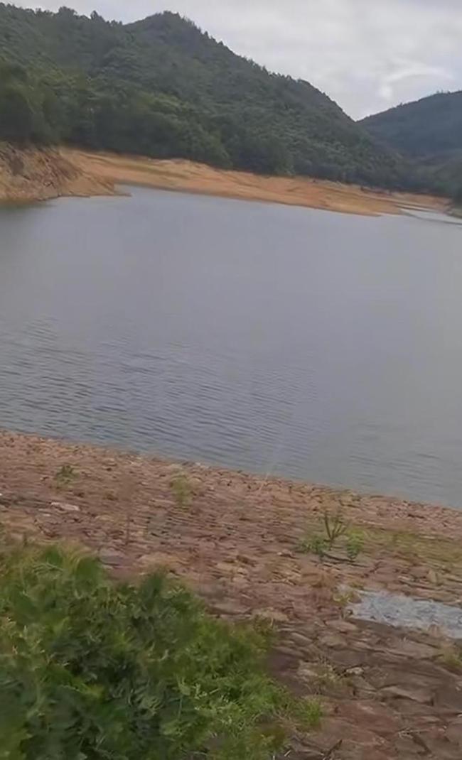 7人乘船钓鱼船只翻沉3人溺亡