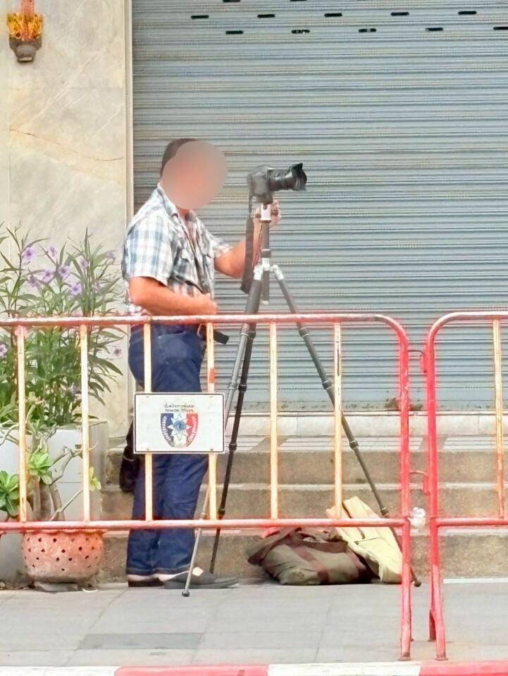 男方设置脚架拍下过程