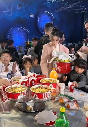 酒席为小朋友准备肯德基