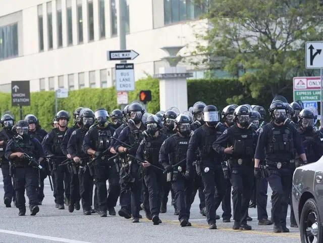 美军官:国民警卫队没拘留过抗议者 冲突现场紧张升级