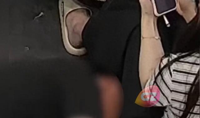 女子直播化妆遭陌生男子骚扰