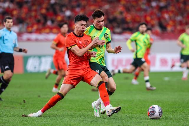 U22国足逃过一劫！后点完全漏人，澳大利亚爆射被门将神奇扑出