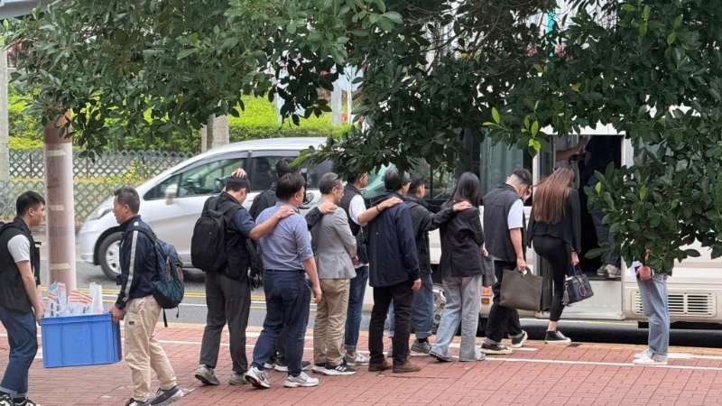 網上宣傳提供嬰兒性別選擇及代母服務,警拘捕4男6女。警方圖片