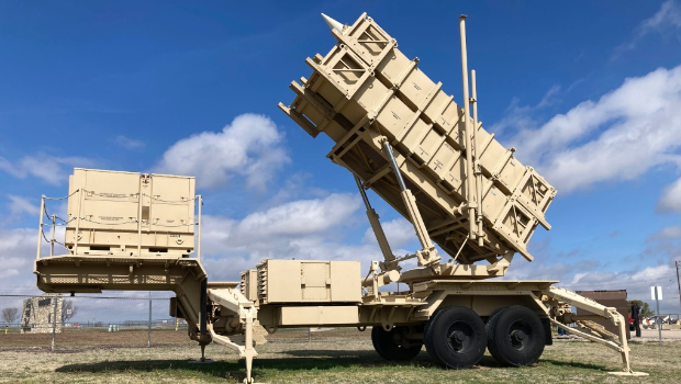 放置在美国奥克拉荷马州锡尔堡(Fort Sill)陆军基地外的爱国者导弹发射器。 放置在美国奥克拉荷马州锡尔堡(Fort Sill)陆军基地外的爱国者导弹发射器。