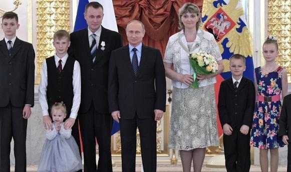 普京亲自发出“三胎”号召