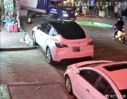 云南大理幼童遭货车碾压