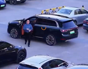 外网热议中国无人驾驶自动泊车视频