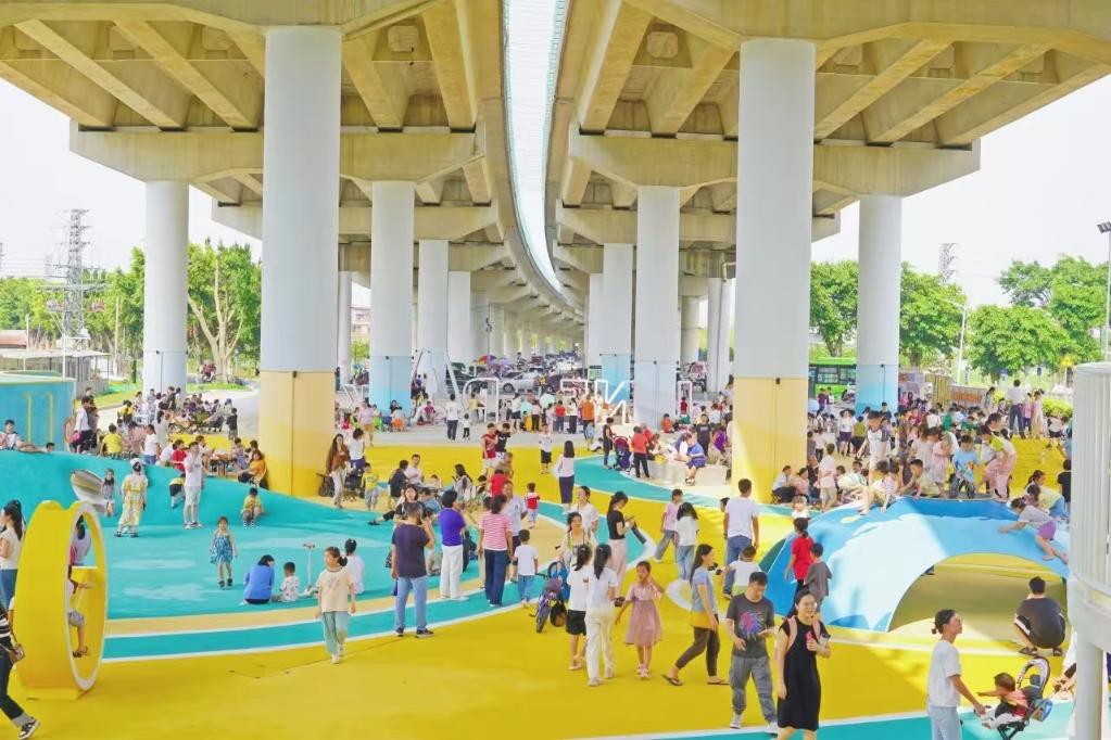 图为2025年改造后免费开放的广州市东涌镇马克村桥下公园。（图片来源：广州市南沙区融媒体中心）