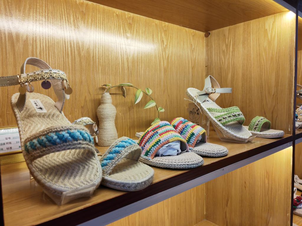 四中全会精神在基层丨千年麻编工艺如何走俏国内外市场？