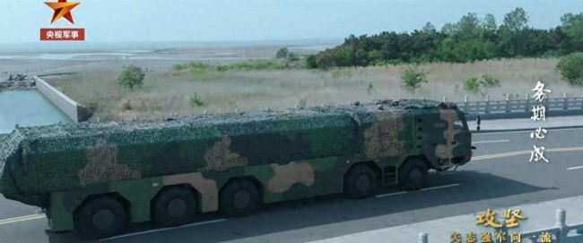 东风-100发射画面罕见公开 官方媒体发布