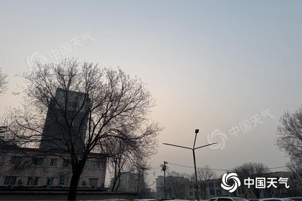 北京今天晴间多云最高气温可达17℃ 午后至傍晚阵风较强