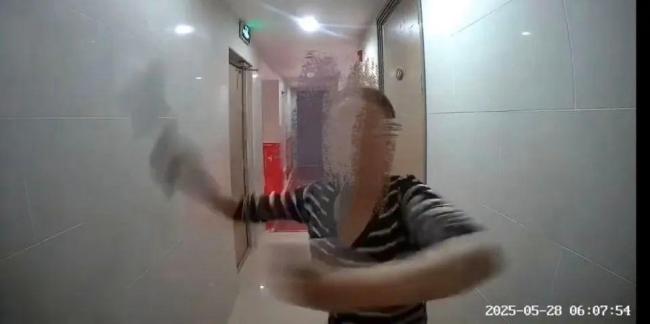 女子多次上门骚扰邻居