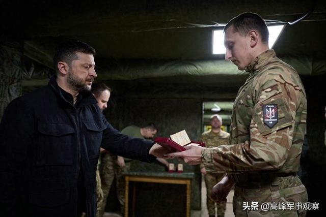 泽连斯基亲赴红军城前线，“俄罗斯岳飞”狱中警告，局势要反转？