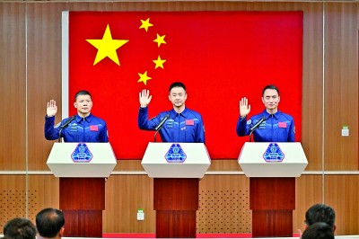 “对圆满完成任务充满信心”——神舟二十号航天员乘组见面会侧记 “对圆满完成任务充满信心”——神舟二十号航天员乘组见面会侧记
