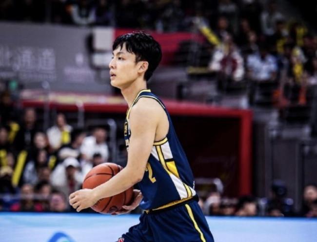 徐杰CBA助攻数升至广东队史第二