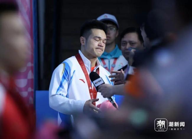 举重奥运冠军石智勇含泪退役