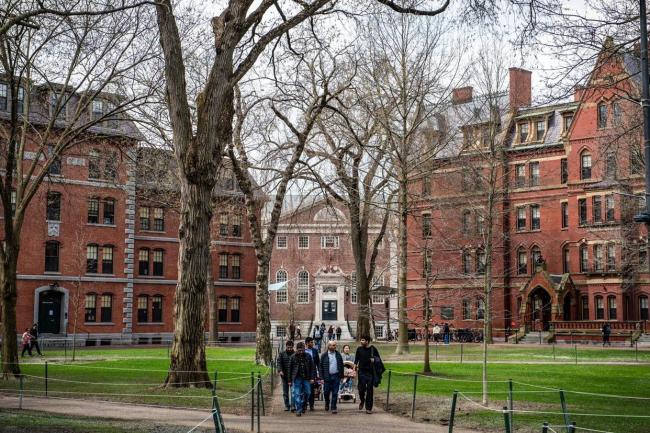 美政府暂停哈佛大学招收国际学生资格