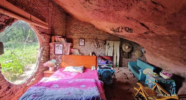 男子欠债35万崖下洞居5年 本人发声