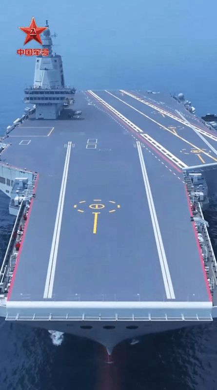 海军福建舰赴南海相关海域开展科研试验和训练任务