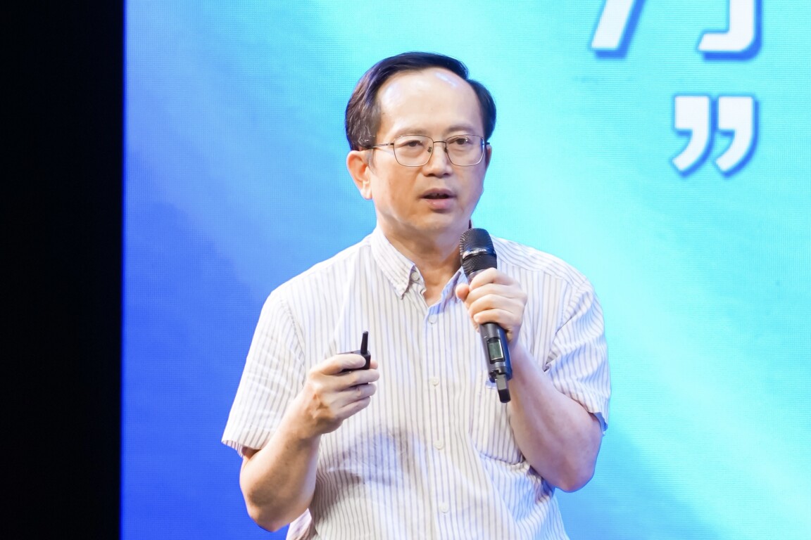 中国工程院院士、中国科学院南海海洋研究所研究员、大赛评委会主任张偲带来“向海图强,青年担当”主题分享。通讯员供图