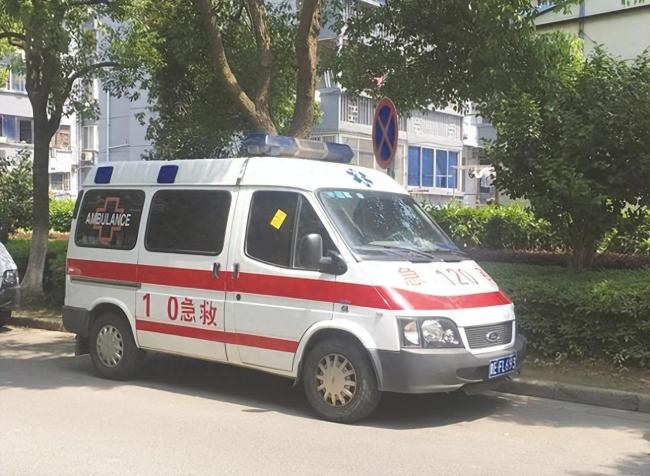 黑救护车转运癌症病人收费八千多元