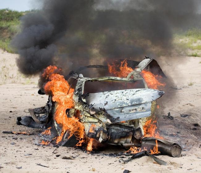 理想汽车行驶时底盘起火烧成空架