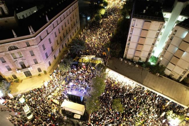 “特朗普，救命”数千以色列人集会要求停战：内塔尼亚胡判了人质死刑